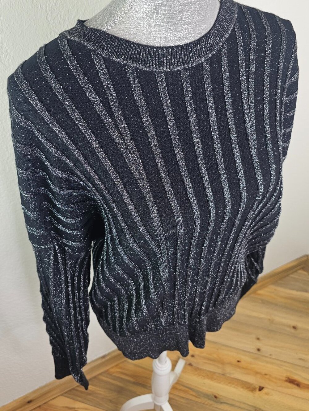 DKNY Black Silver Shine Sweater NWT Size Large